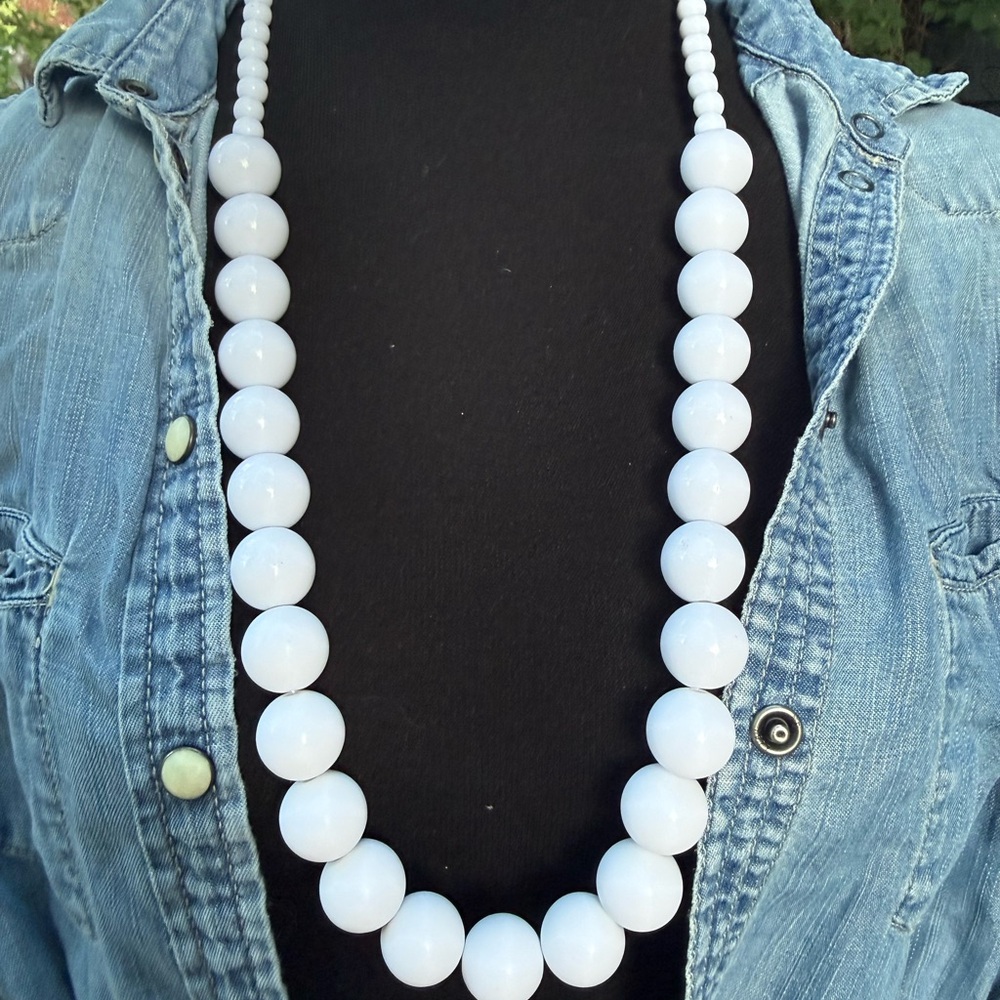 Vintage Classic White Beaded Necklace for Women - Minimal Chic